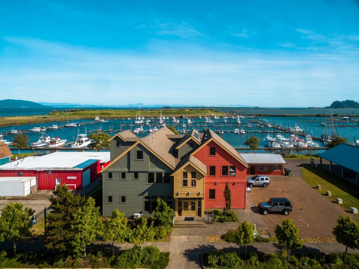 At The Helm Hotel Ilwaco 외부 사진