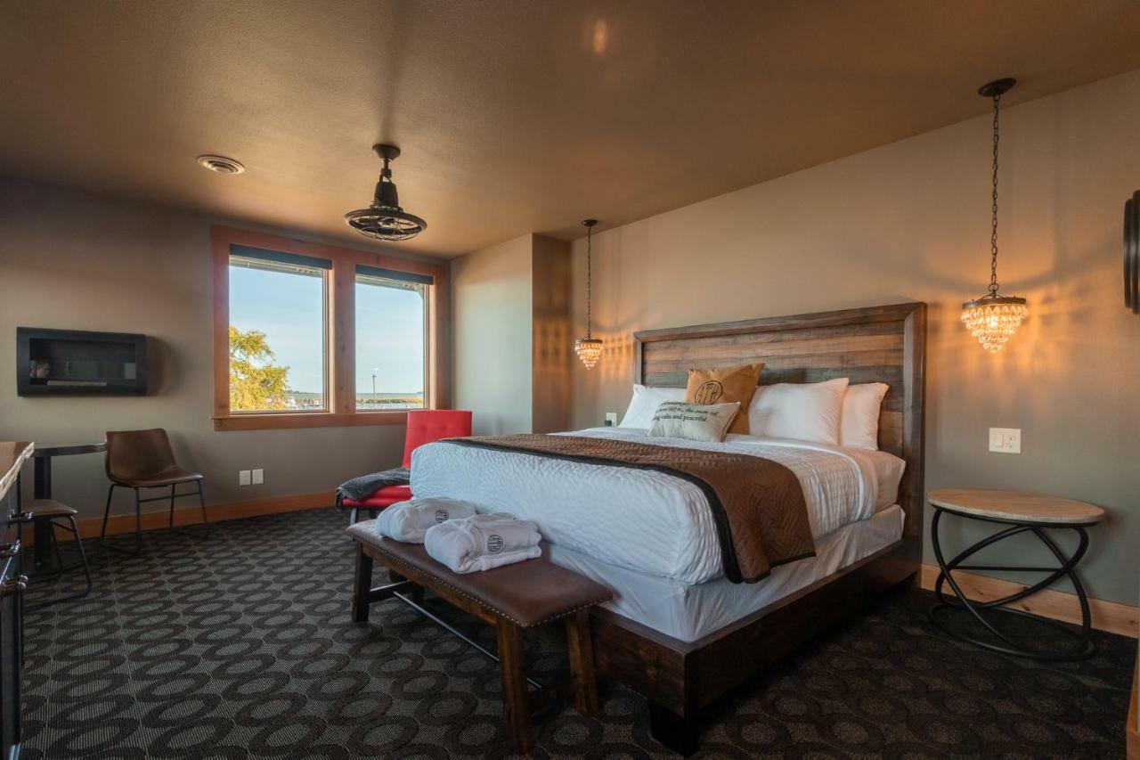 At The Helm Hotel Ilwaco 객실 사진