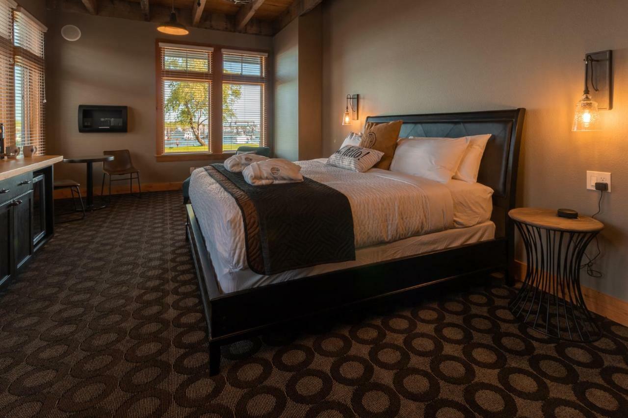 At The Helm Hotel Ilwaco 객실 사진